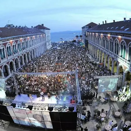 Mia * Podstrana